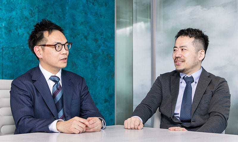 Japanese alt text: 左から　JFEエンジニアリング　白田氏、KPMG　宮原
