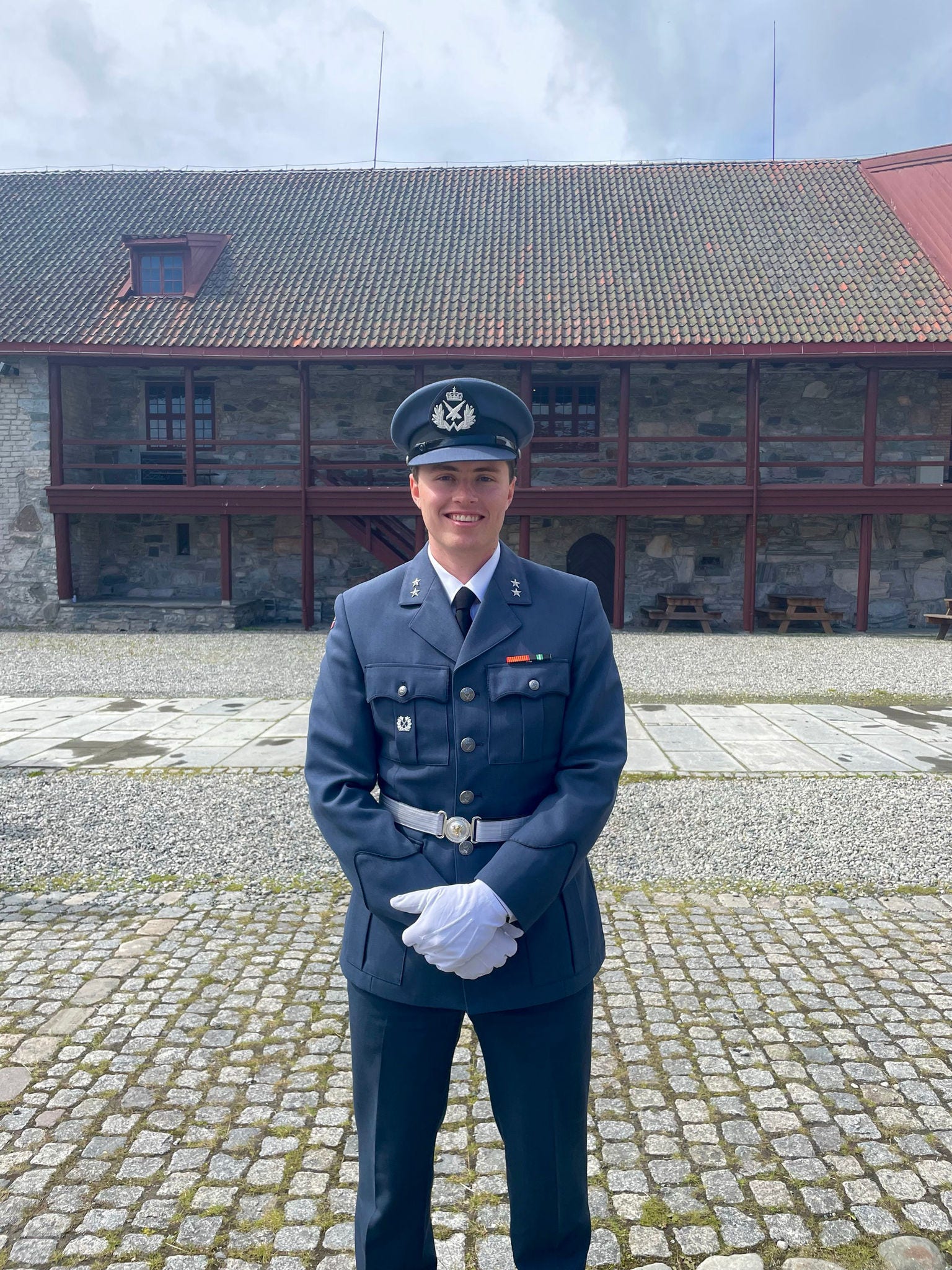 Olav i uniform 