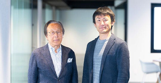 Japanese alt text: 対談写真_左から、一橋大学・武蔵野大学 山内氏、KPMG 新間