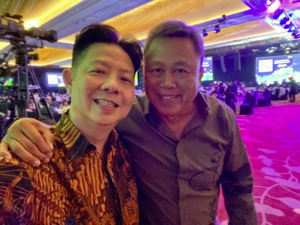 Ho Wah Lee catching up with past colleagues at KPMG alumni events