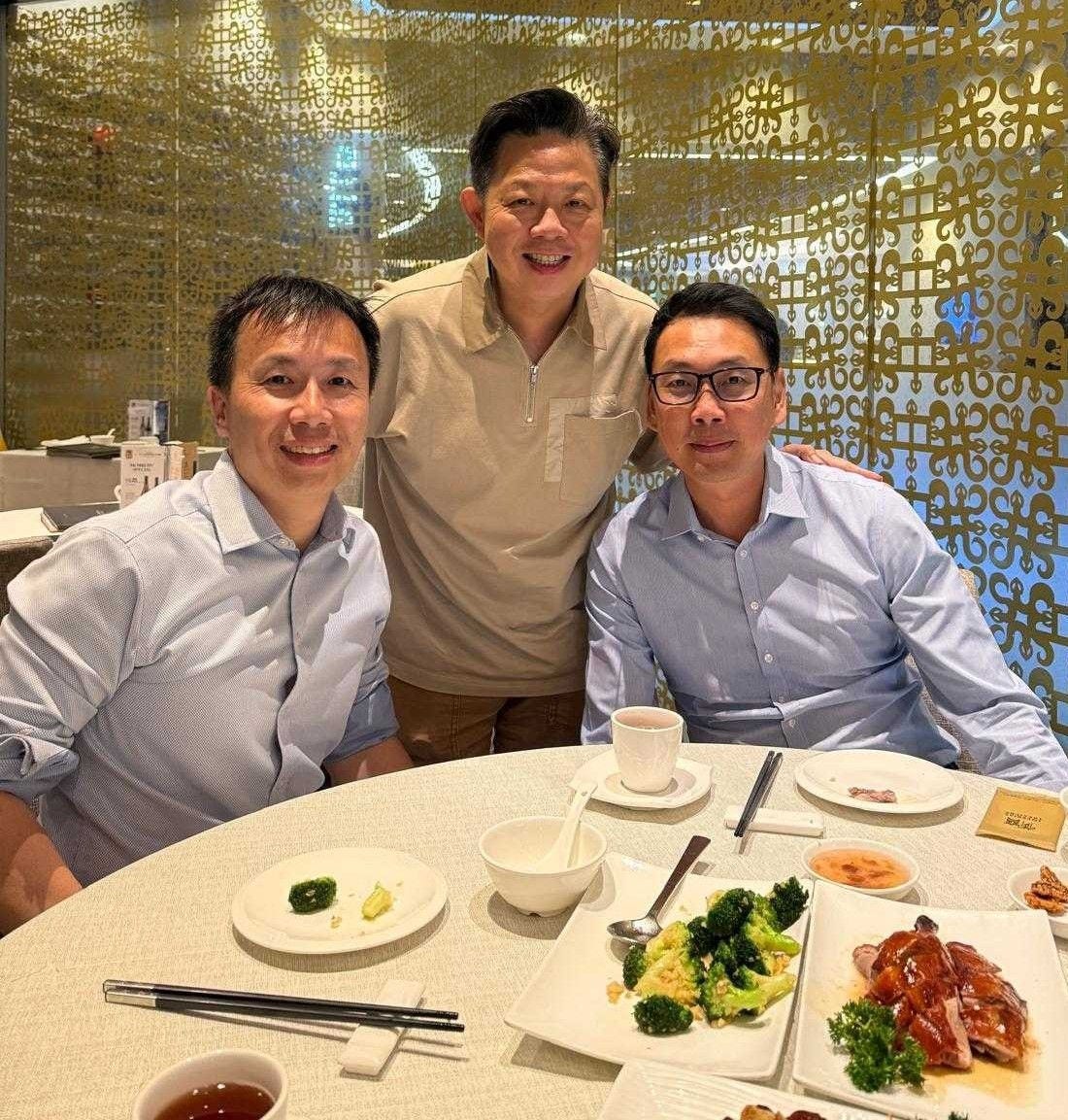 Kwek Hyen Yong with KPMG’s Head of Alumni Relations Peter Lim and other former colleagues