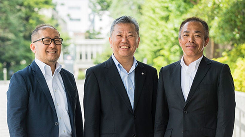 Japanese alt text: 学校法人 早稲田大学　大野 髙裕氏（写真中）／伊藤 達哉氏（写真右）／神馬 豊彦氏（写真左）