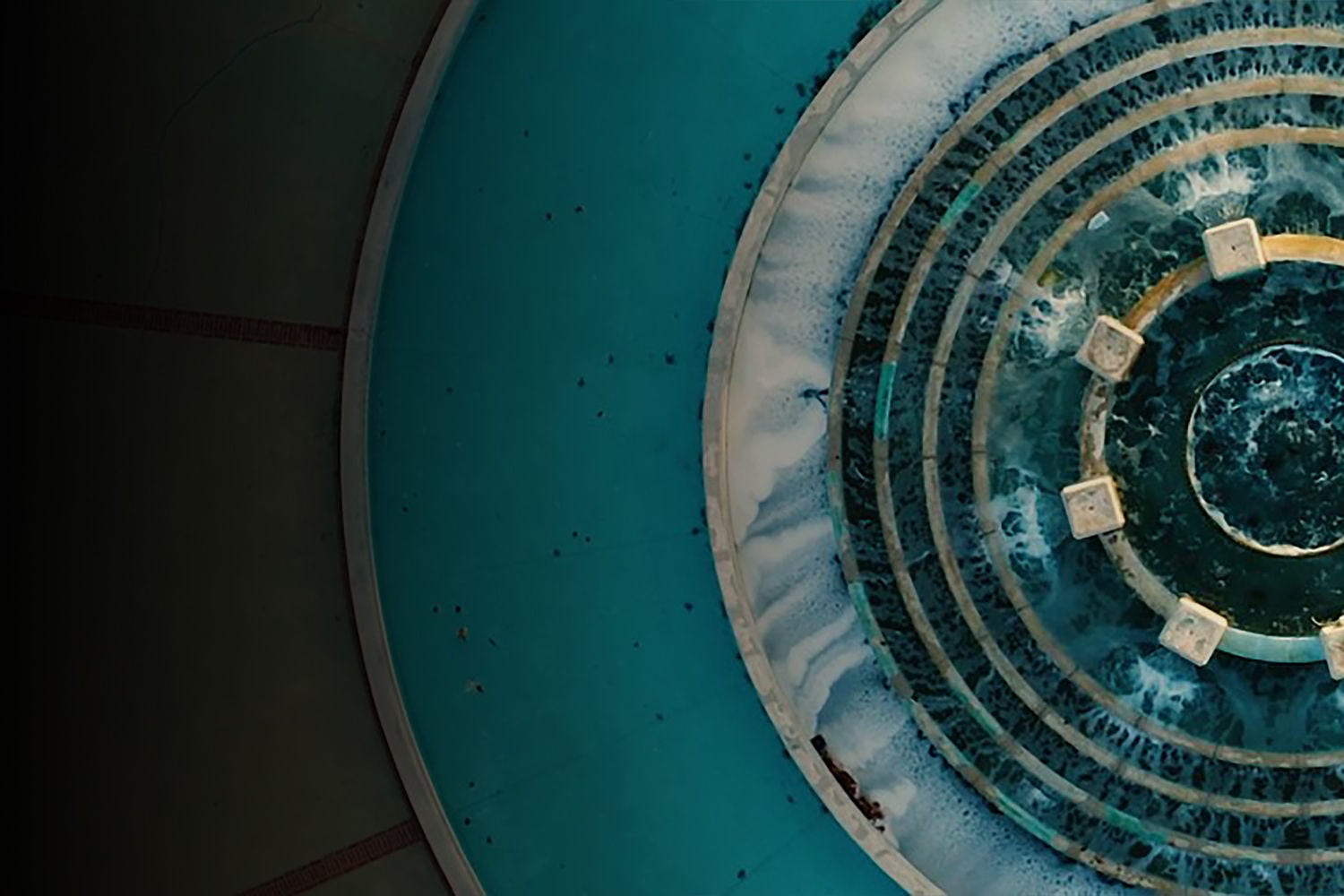 Circular water fountain arial view