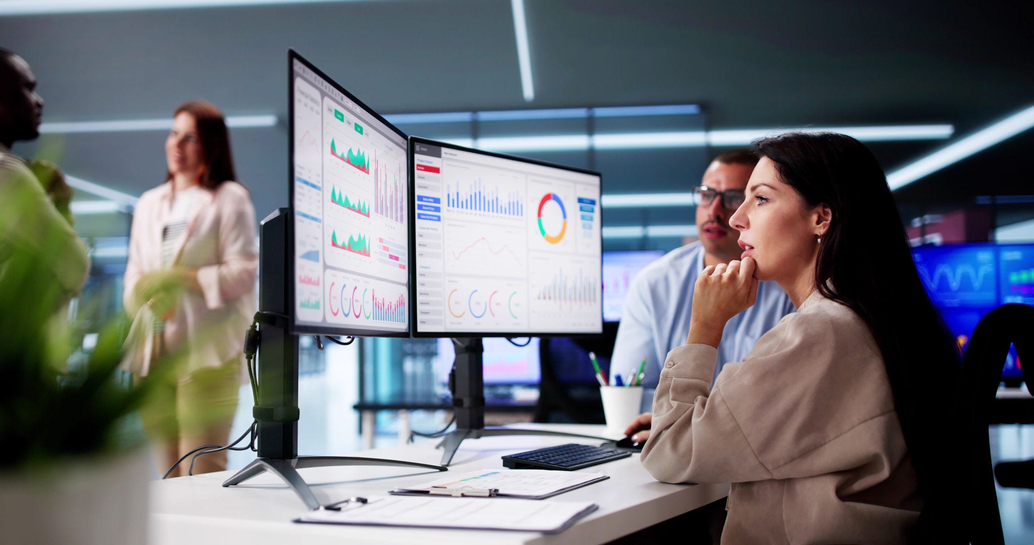 Data Analyst Using Data Analytics KPI Dashboard